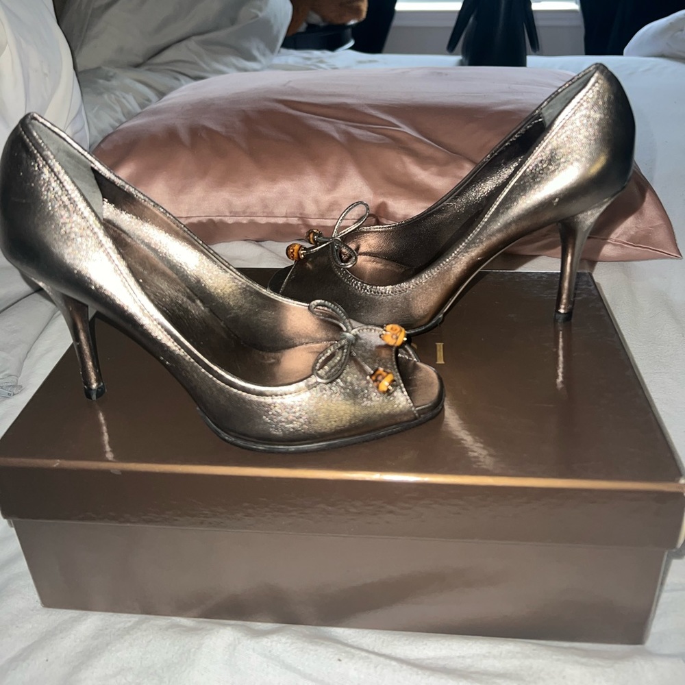 Silver Gucci peep toe